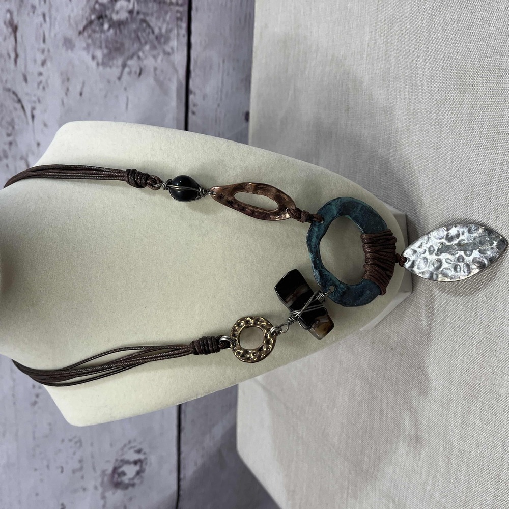 Boho Earthy 14 Inch Necklace Silver Leaf Pendant Geometric Shapes‎